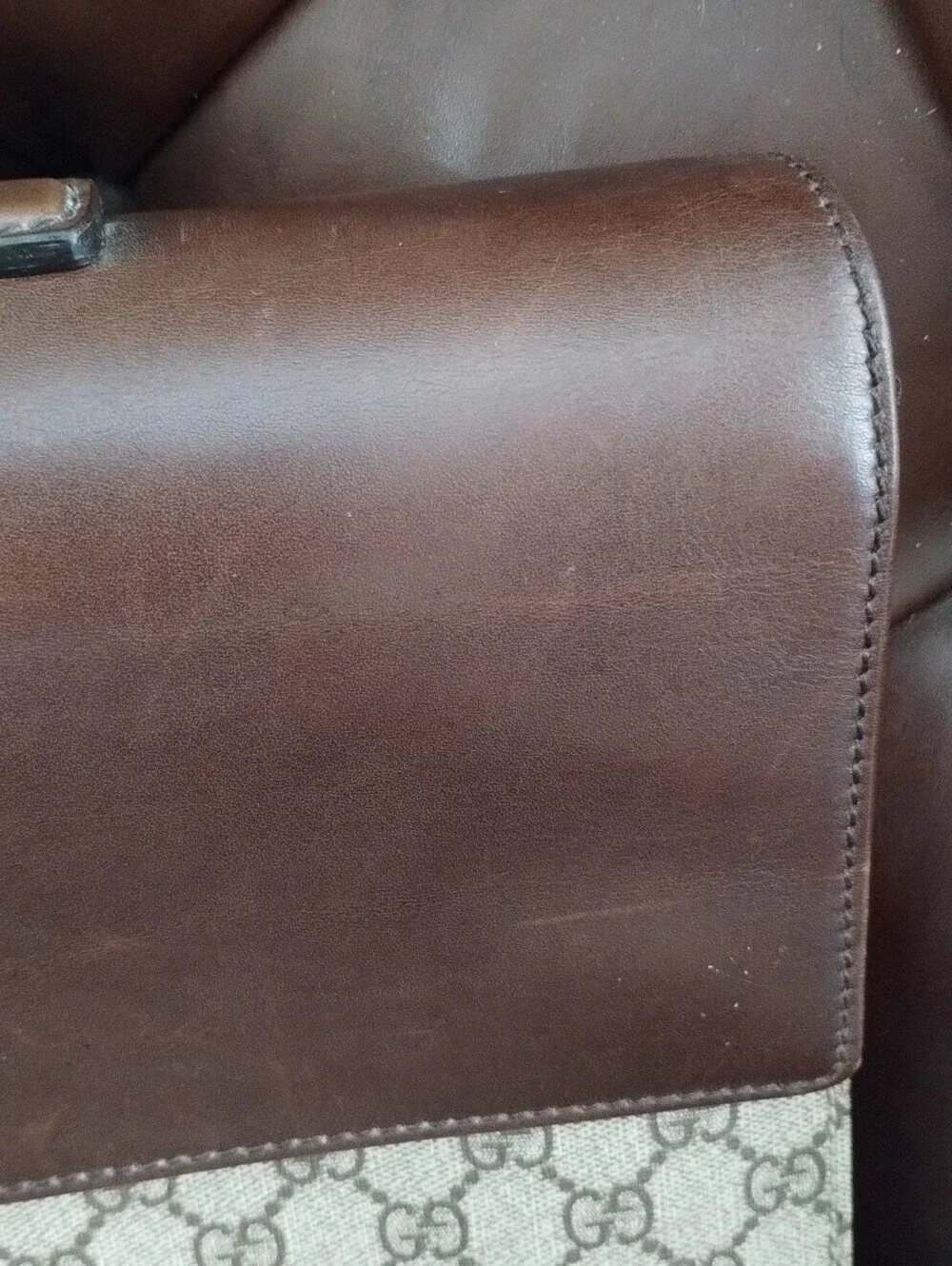 Gucci elegant brown